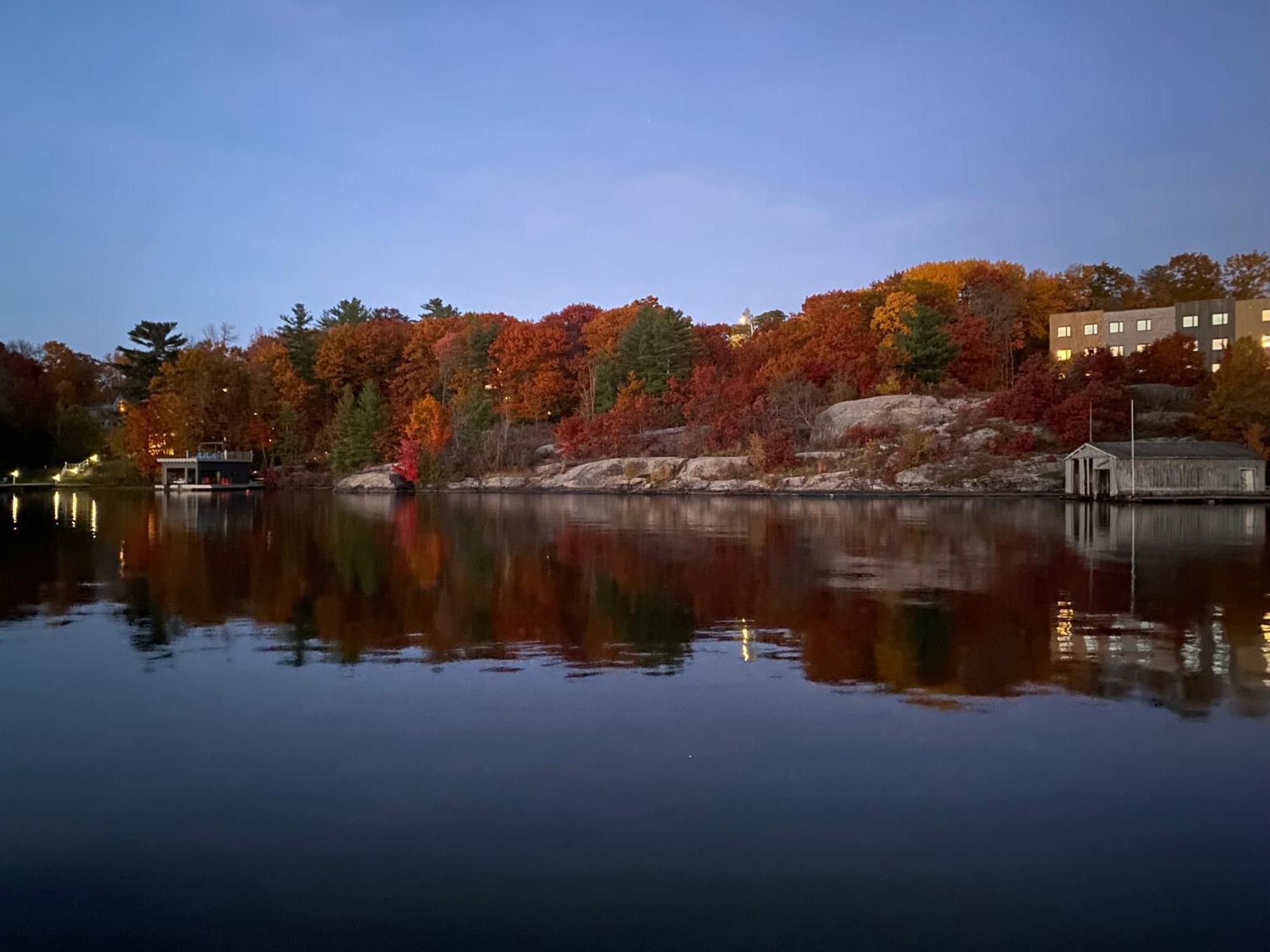 Blue Spruce Bed And Breakfast Muskoka Грейвенхерст Экстерьер фото